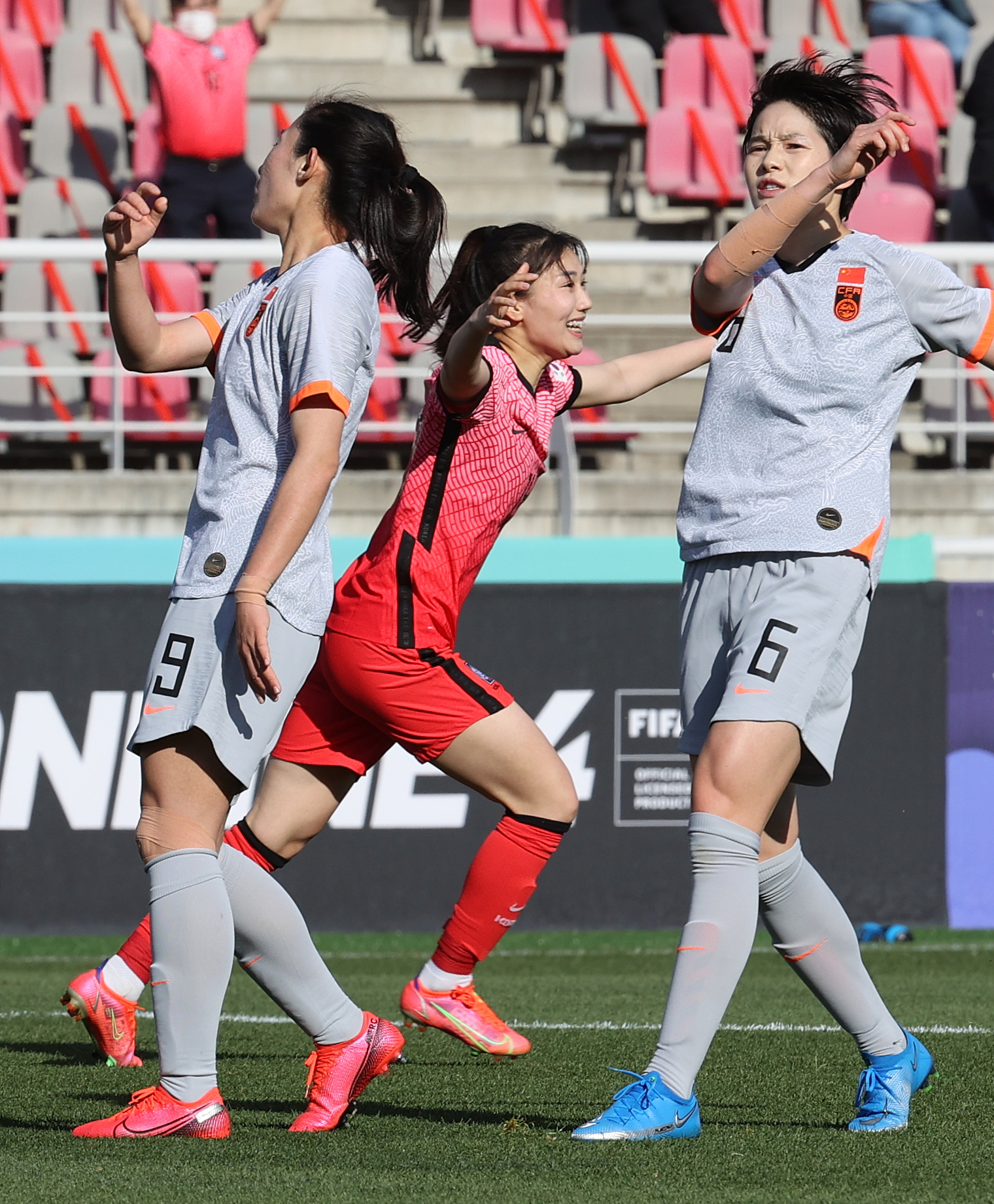 韩国女足携手晋级，哥伦比亚遗憾无缘八强