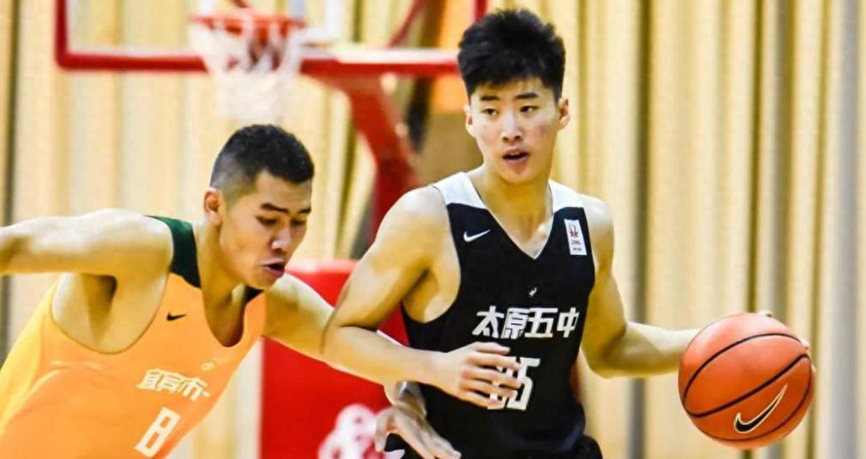 大连男篮大胜对手，晋级季后赛